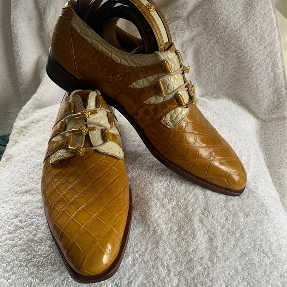 Men’s Two tone Dress shoe along with the matching belt. - Picture 2 of 5